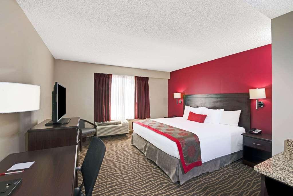 Quality Inn & Suites Columbus Exterior photo