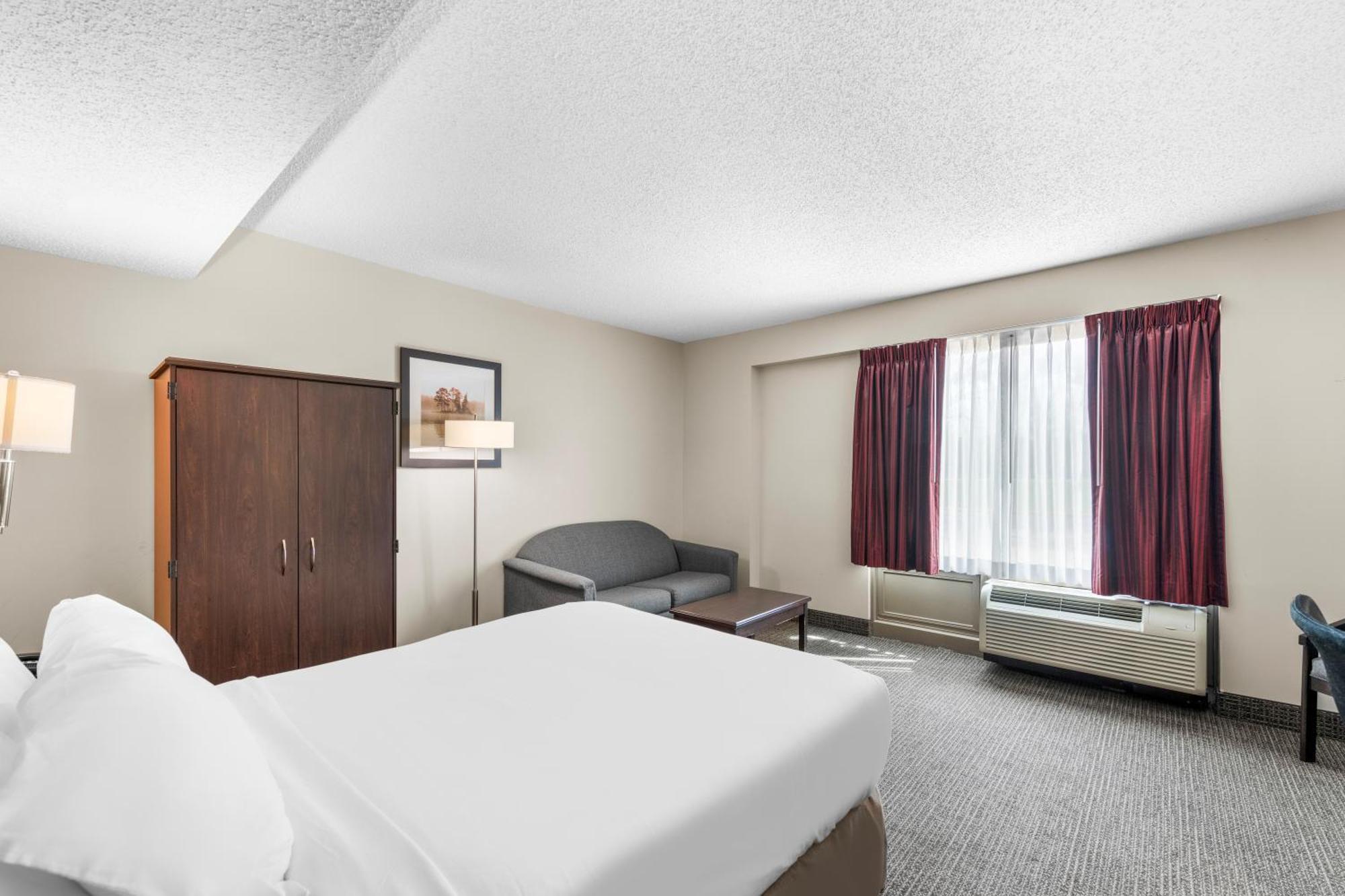 Quality Inn & Suites Columbus Exterior photo