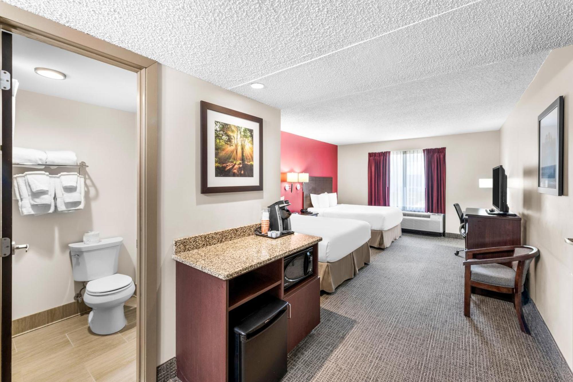 Quality Inn & Suites Columbus Exterior photo