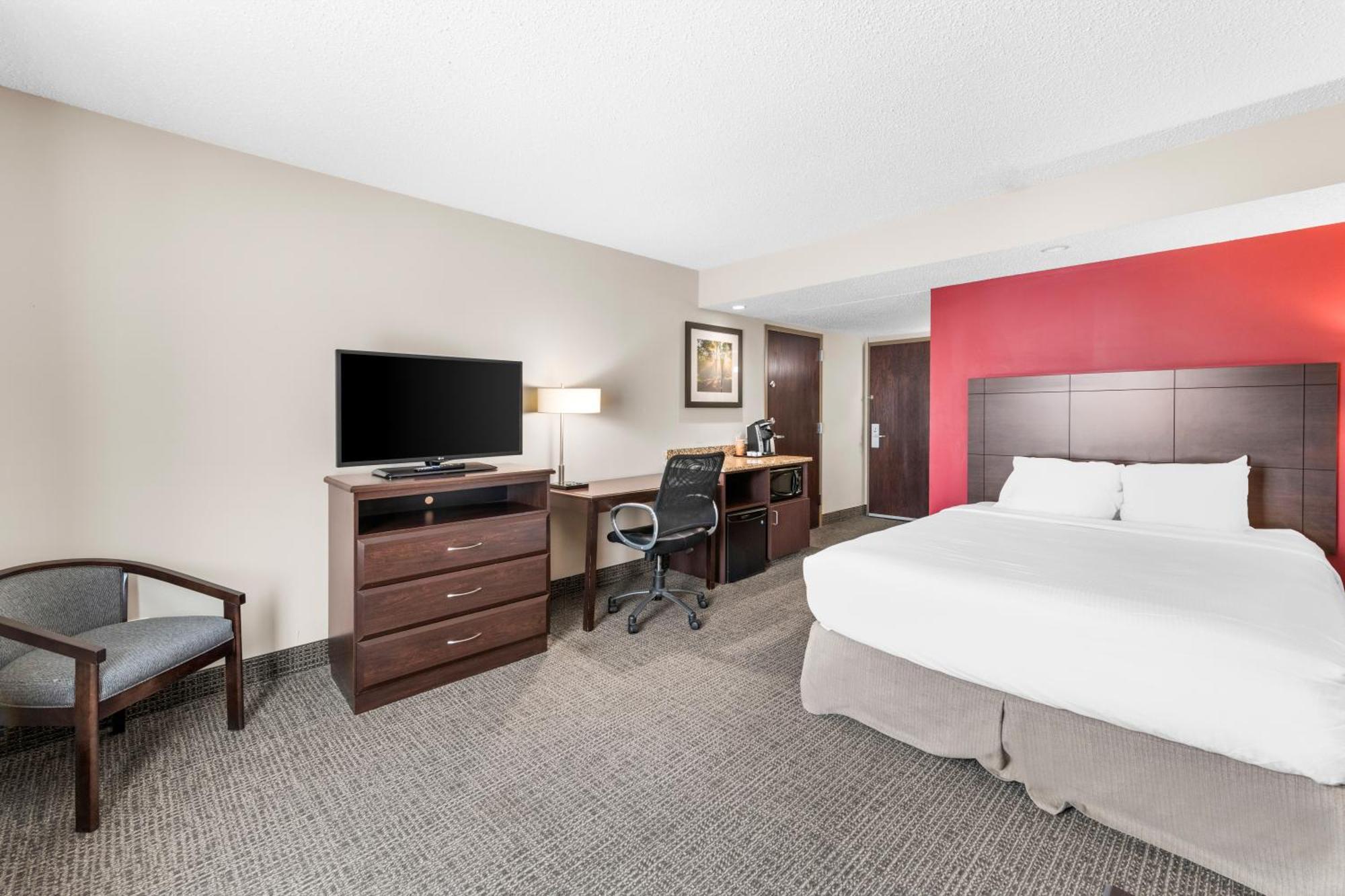 Quality Inn & Suites Columbus Exterior photo