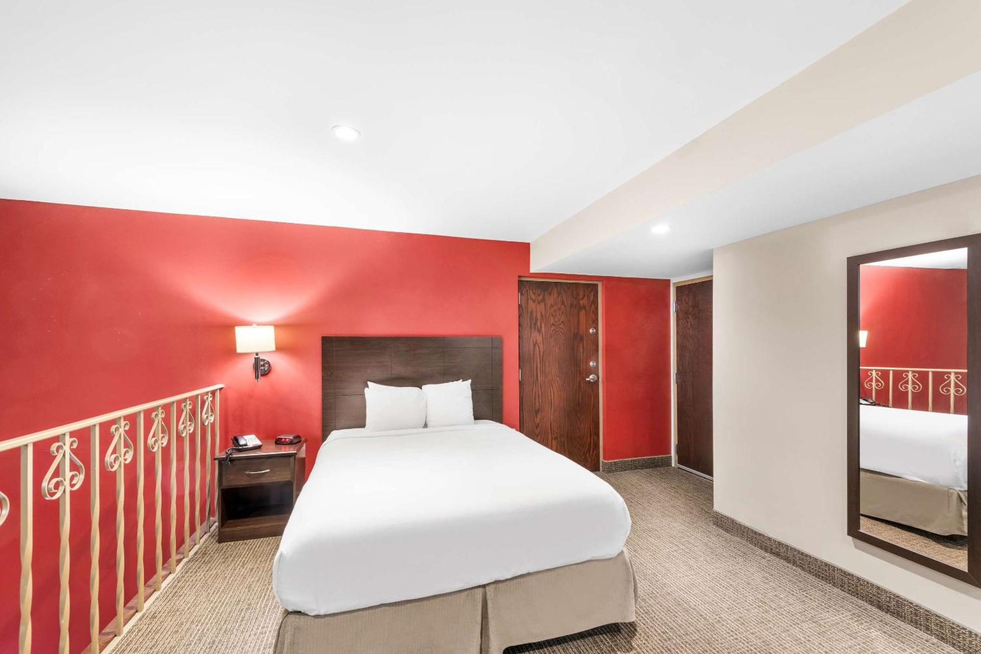 Quality Inn & Suites Columbus Exterior photo