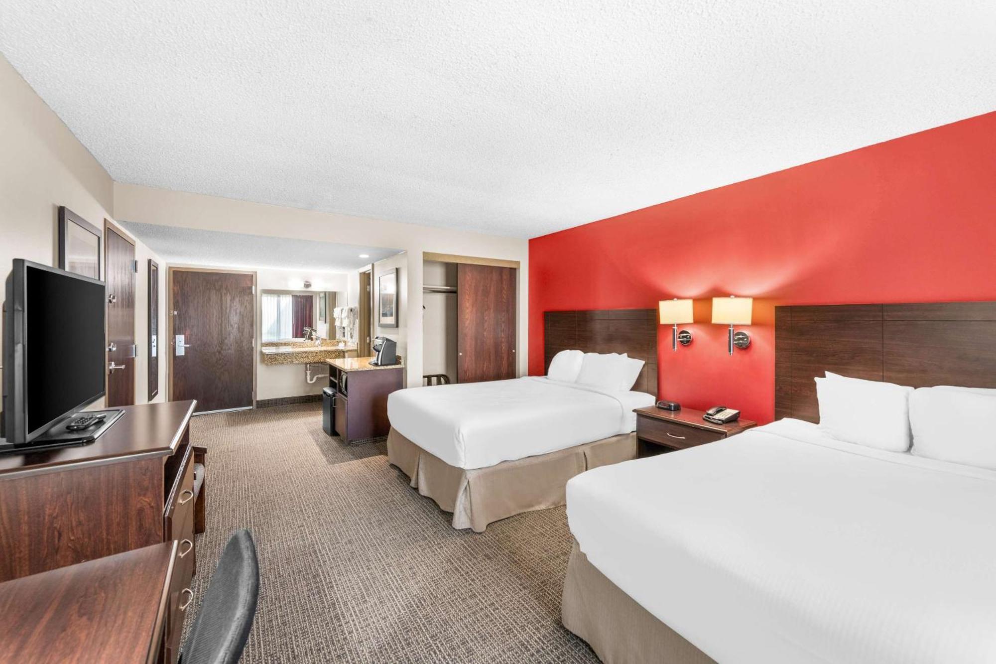 Quality Inn & Suites Columbus Exterior photo